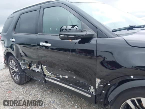 ✅ 2018 Ford Explorer Platinum • VIN: 1FM5K8HT6JGC53261 • Lot: 42423105. Wystawiony na IAAI z przebiegiem 76 694 mil. Bezpłatny archiwum sprzedaży aukcyjnych z USA i szczegółowy raport historii pojazdu na DreamBid. Zdjęcie 6.