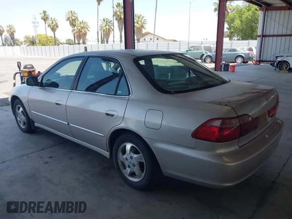 ✅ 1999 Honda Accord EX • VIN: 1HGCG555XXA135874 • Лот: 42420764. Опубликован ранее на IAAI с пробегом 240 649 миль. Бесплатный доступ к архиву аукционных продаж из США и подробный отчёт об истории автомобиля на DreamBid. Изображение 3.