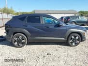 ✅ 2025 Hyundai Kona SEL • VIN: KM8HB3AB3SU261869 • Lot: 43357177. Wystawiony na IAAI z przebiegiem 7 894 mil. Bezpłatny archiwum sprzedaży aukcyjnych z USA i szczegółowy raport historii pojazdu na DreamBid. Zdjęcie 14.