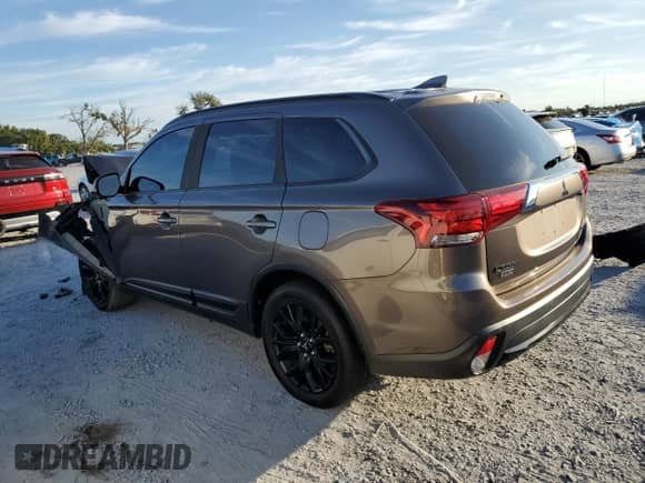 2018 Mitsubishi Outlander ES z VIN JA4AZ3A32JZ026840, wystawiony jako Copart lot #82738415 z przebiegiem Nie podano mil oraz Czysty tytuł • Clean title. Historia ofert i sprzedaży dostępna na DreamBid. Obrazek 2.