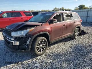 ✅ 2019 Toyota Highlander XLE • VIN: 5TDJZRFH3KS724776 • Лот: 87006865. Опубликован ранее на Copart с пробегом 61 271 миль. Бесплатный доступ к архиву аукционных продаж из США и подробный отчёт об истории автомобиля на DreamBid. Изображение 1.