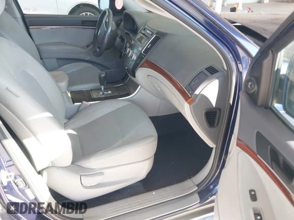 ✅ 2011 Hyundai Veracruz Limited • VIN: KM8NU4CC1BU140556 • Lot: 43730789. Wystawiony na IAAI z przebiegiem 141 676 mil. Bezpłatny archiwum sprzedaży aukcyjnych z USA i szczegółowy raport historii pojazdu na DreamBid. Zdjęcie 5.