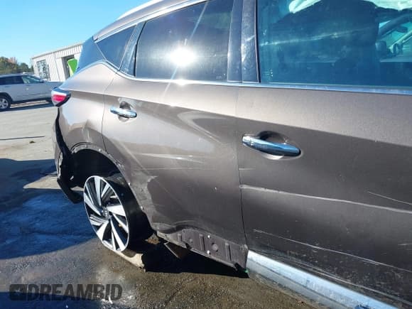 ✅ 2016 Nissan Murano S • VIN: 5N1AZ2MH3GN135214 • Lot: 43627537. Listed on IAAI with 200,632 mi. Free auction sales archive from the USA and detailed vehicle history report at DreamBid. Image 17.
