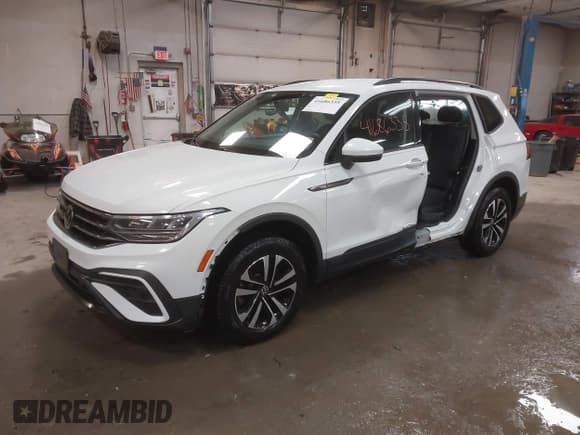 ✅ 2022 Volkswagen Tiguan S • VIN: 3VV0B7AX1NM066089 • Lot: 41686335. Wystawiony na IAAI z przebiegiem 64 115 mil. Bezpłatny archiwum sprzedaży aukcyjnych z USA i szczegółowy raport historii pojazdu na DreamBid. Zdjęcie 2.