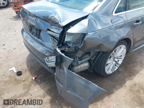 ✅ 2017 Audi A4 • VIN: WAUFNBF46HN037308 • Лот: 42816111. Опубликован ранее на IAAI с пробегом 122 984 миль. Бесплатный доступ к архиву аукционных продаж из США и подробный отчёт об истории автомобиля на DreamBid. Изображение 6.