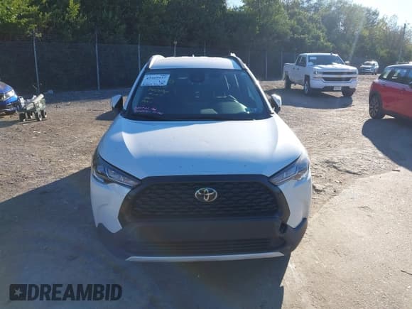 ✅ 2022 Toyota Corolla Cross LE • VIN: 7MUCAABGXNV017750 • Lot: 43469937. Wystawiony na IAAI z przebiegiem 50 669 mil. Bezpłatny archiwum sprzedaży aukcyjnych z USA i szczegółowy raport historii pojazdu na DreamBid. Zdjęcie 12.