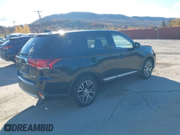 ✅ 2018 Mitsubishi Outlander ES • VIN: JA4AZ3A30JJ006276 • Lot: 43607679. Listed on IAAI with 117,392 mi. Free auction sales archive from the USA and detailed vehicle history report at DreamBid. Image 4.