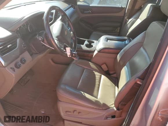 ✅ 2017 Chevrolet Suburban LT • VIN: 1GNSKHKC6HR269790 • Lot: 75024724. Wystawiony na Copart z przebiegiem 220 198 mil. Bezpłatny archiwum sprzedaży aukcyjnych z USA i szczegółowy raport historii pojazdu na DreamBid. Zdjęcie 7.