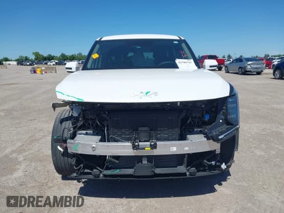 ✅ 2024 Kia EV9 Light Short Range • VIN: KNDAA5S29R6035952 • Lot: 42286767. Wystawiony na IAAI z przebiegiem 13 092 mil. Bezpłatny archiwum sprzedaży aukcyjnych z USA i szczegółowy raport historii pojazdu na DreamBid. Zdjęcie 12.