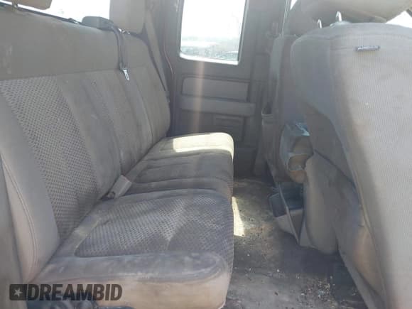 ✅ 2014 Ford F-150 XL • VIN: 1FTFX1CF0EKD63275 • Lot: 41779075. Wystawiony na IAAI z przebiegiem 250 504 mil. Bezpłatny archiwum sprzedaży aukcyjnych z USA i szczegółowy raport historii pojazdu na DreamBid. Zdjęcie 8.