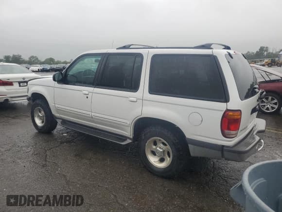 ✅ 1998 Ford Explorer XL • VIN: 1FMZU34X5WZB88907 • Лот: 60111215. Опубликован ранее на Copart с пробегом 128 492 миль. Бесплатный доступ к архиву аукционных продаж из США и подробный отчёт об истории автомобиля на DreamBid. Изображение 2.