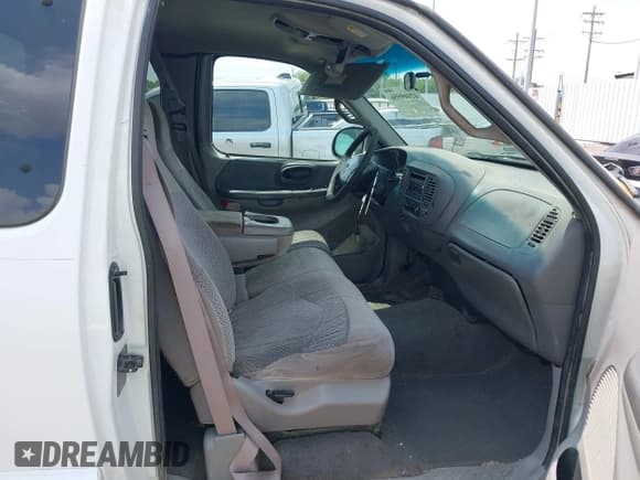 ✅ 2000 Ford F-150 XL • VIN: 1FTZX1720YNC40664 • Лот: 42109556. Опубликован ранее на IAAI с пробегом Не указан. Бесплатный доступ к архиву аукционных продаж из США и подробный отчёт об истории автомобиля на DreamBid. Изображение 5.