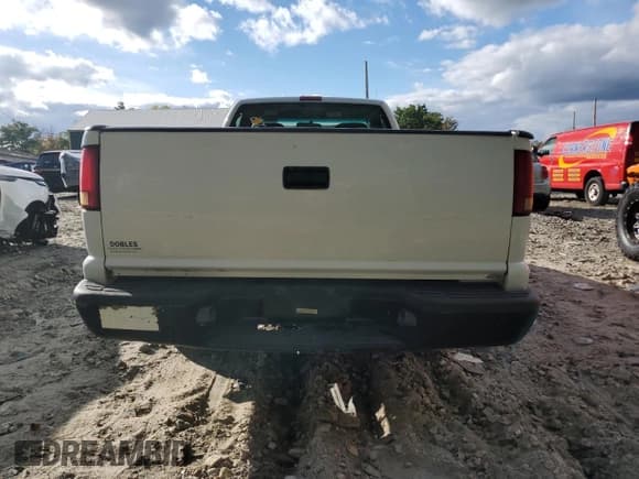 ✅ 2001 Chevrolet S-10 • VIN: 1GCCS145218236879 • Лот: 72862144. Опубликован ранее на Copart с пробегом 99 606 миль. Бесплатный доступ к архиву аукционных продаж из США и подробный отчёт об истории автомобиля на DreamBid. Изображение 6.