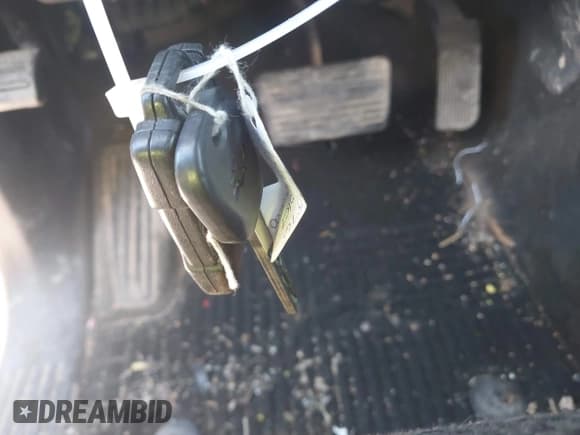 ✅ 2017 Chevrolet Silverado 2500HD LT • VIN: 1GC1KVEY7HF169306 • Lot: 41984377. Wystawiony na IAAI z przebiegiem 198 184 mil. Bezpłatny archiwum sprzedaży aukcyjnych z USA i szczegółowy raport historii pojazdu na DreamBid. Zdjęcie 11.