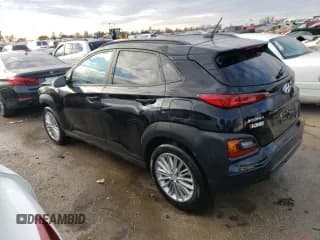 ✅ 2020 Hyundai Kona SEL • VIN: KM8K2CAA6LU560058 • Лот: 77756233. Опубликован ранее на Copart с пробегом 26 176 миль. Бесплатный доступ к архиву аукционных продаж из США и подробный отчёт об истории автомобиля на DreamBid. Изображение 2.