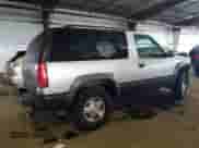 1996 Chevrolet Tahoe с VIN 3GNEK18R8TG153886, выставлен на аукционе Copart как лот 82260705 с пробегом 126 142 миль миль и Списание • Salvage title. История ставок и продаж доступна на DreamBid. Изображение 3.