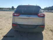 ✅ 2018 Jeep Cherokee Latitude Plus • VIN: 1C4PJLLB5JD590569 • Lot: 82539925. Wystawiony na Copart z przebiegiem 79 831 mil. Bezpłatny archiwum sprzedaży aukcyjnych z USA i szczegółowy raport historii pojazdu na DreamBid. Zdjęcie 6.