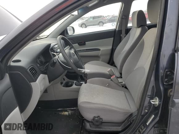 ✅ 2010 Hyundai Accent GL • VIN: KMHCN4BC2AU396175 • Лот: 43422975. Опубликован ранее на Copart с пробегом 32 458 миль. Бесплатный доступ к архиву аукционных продаж из США и подробный отчёт об истории автомобиля на DreamBid. Изображение 7.