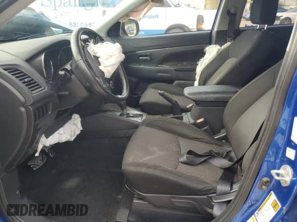 2019 Mitsubishi Outlander ES z VIN JA4AP3AU4KU030725, wystawiony jako Copart lot #67188025 z przebiegiem 85 447 mil mil oraz Szkoda całkowita • Salvage title. Historia ofert i sprzedaży dostępna na DreamBid. Obrazek 7.
