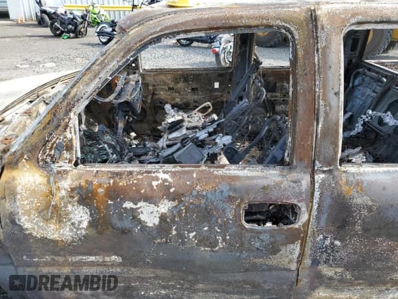 ✅ 2003 GMC Sierra 2500HD SLT • VIN: 1GTHK23173F120148 • Лот: 61797795. Опубликован ранее на Copart с пробегом Не указан. Бесплатный доступ к архиву аукционных продаж из США и подробный отчёт об истории автомобиля на DreamBid. Изображение 7.