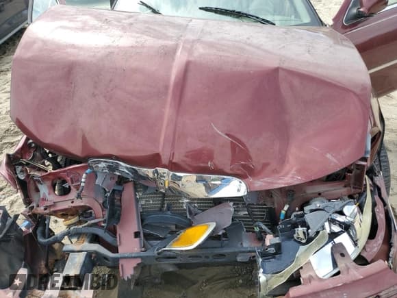 ✅ 2002 Lincoln Town Car Executive • VIN: 1LNHM81W12Y662338 • Lot: 62420955. Wystawiony na Copart z przebiegiem 104 258 mil. Bezpłatny archiwum sprzedaży aukcyjnych z USA i szczegółowy raport historii pojazdu na DreamBid. Zdjęcie 11.