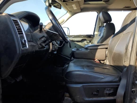 ✅ 2017 Ram 2500 Laramie • VIN: 3C6UR5KL7HG663382 • Lot: 89667555. Wystawiony na Copart z przebiegiem 161 681 mil. Bezpłatny archiwum sprzedaży aukcyjnych z USA i szczegółowy raport historii pojazdu na DreamBid. Zdjęcie 7.