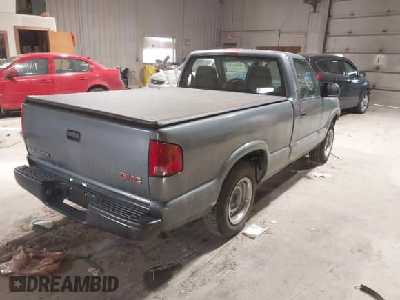 ✅ 2002 GMC Sonoma SL • VIN: 1GTCS145328187323 • Lot: 41486479. Listed on IAAI with 85,993 mi. Free auction sales archive from the USA and detailed vehicle history report at DreamBid. Image 4.
