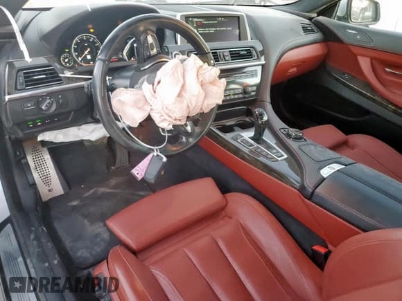 ✅ 2015 BMW 6 Series 650i xDrive • VIN: WBAYM1C53FD325339 • Lot: 91670135. Wystawiony na Copart z przebiegiem 45 040 mil. Bezpłatny archiwum sprzedaży aukcyjnych z USA i szczegółowy raport historii pojazdu na DreamBid. Zdjęcie 8.