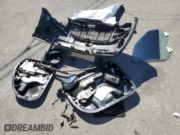 ✅ 2014 Jeep Grand Cherokee Limited • VIN: 1C4RJEBG6EC466694 • Lot: 85711455. Listed on Copart with 148,836 mi. Free auction sales archive from the USA and detailed vehicle history report at DreamBid. Image 13.