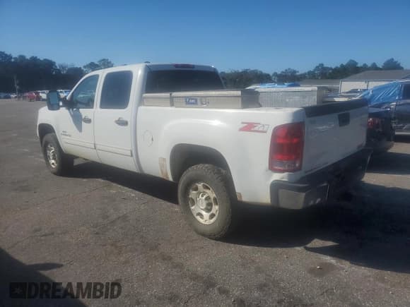 ✅ 2008 GMC Sierra 2500HD Work Truck • VIN: 1GTHC23648F197124 • Lot: 85518595. Wystawiony na Copart z przebiegiem 409 171 mil. Bezpłatny archiwum sprzedaży aukcyjnych z USA i szczegółowy raport historii pojazdu na DreamBid. Zdjęcie 2.