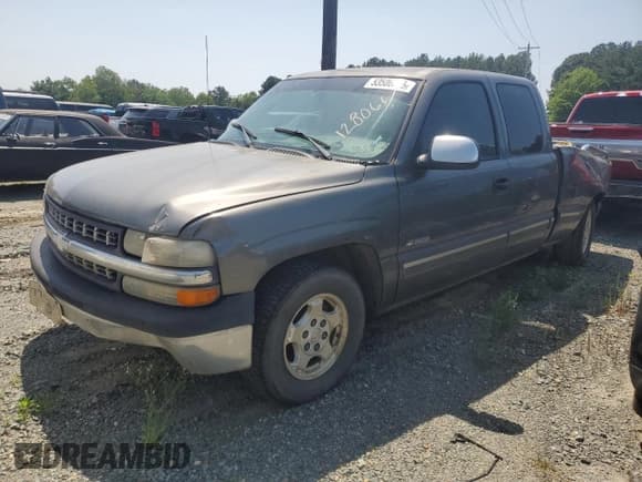✅ 2002 Chevrolet Silverado 1500 • VIN: 2GCEC19V921128066 • Lot: 53506275. Wystawiony na Copart z przebiegiem 212 699 mil. Bezpłatny archiwum sprzedaży aukcyjnych z USA i szczegółowy raport historii pojazdu na DreamBid. Zdjęcie 1.