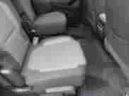 2019 Chevrolet Traverse LT Cloth z VIN 1GNEVMKW7KJ238111, wystawiony jako IAAI lot #43282872 z przebiegiem 122 571 mil mil oraz . Historia ofert i sprzedaży dostępna na DreamBid. Obrazek 8.