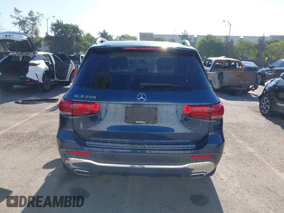 ✅ 2022 Mercedes-Benz GLB 250 • VIN: W1N4M4GB3NW187090 • Lot: 43105116. Listed on IAAI with 23,556 mi. Free auction sales archive from the USA and detailed vehicle history report at DreamBid. Image 15.