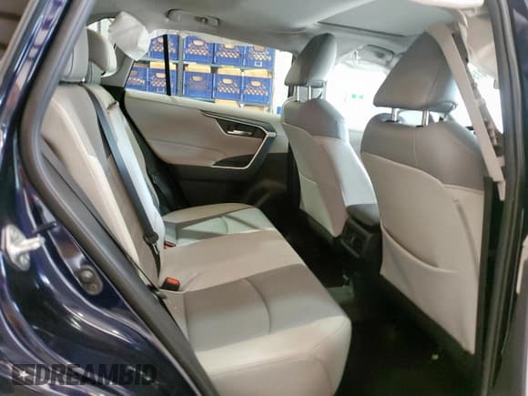 ✅ 2020 Toyota RAV4 XLE Premium • VIN: 2T3C1RFV7LW099613 • Lot: 81741935. Listed on Copart with 77,160 mi. Free auction sales archive from the USA and detailed vehicle history report at DreamBid. Image 10.