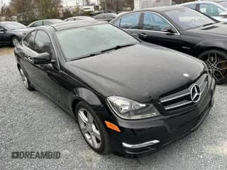 ✅ 2015 Mercedes-Benz C 250 • VIN: WDDGJ4HB5FG402644 • Lot: 43811716. Wystawiony na IAAI z przebiegiem 102 011 mil. Bezpłatny archiwum sprzedaży aukcyjnych z USA i szczegółowy raport historii pojazdu na DreamBid. Zdjęcie 1.