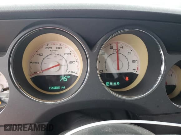 ✅ 2014 Dodge Challenger SXT • VIN: 2C3CDYAGXEH208471 • Lot: 69659914. Wystawiony na Copart z przebiegiem 125 335 mil. Bezpłatny archiwum sprzedaży aukcyjnych z USA i szczegółowy raport historii pojazdu na DreamBid. Zdjęcie 9.