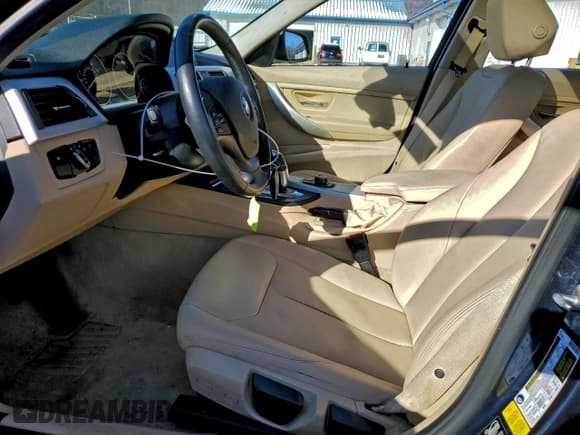 ✅ 2015 BMW 3 Series 320i xDrive • VIN: WBA3C3C51FK201879 • Lot: 94886885. Wystawiony na Copart z przebiegiem 82 721 mil. Bezpłatny archiwum sprzedaży aukcyjnych z USA i szczegółowy raport historii pojazdu na DreamBid. Zdjęcie 7.