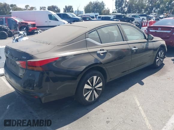 ✅ 2022 Nissan Altima SV • VIN: 1N4BL4DW0NN366921 • Lot: 42496488. Wystawiony na IAAI z przebiegiem 31 368 mil. Bezpłatny archiwum sprzedaży aukcyjnych z USA i szczegółowy raport historii pojazdu na DreamBid. Zdjęcie 4.