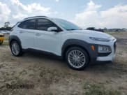 ✅ 2021 Hyundai Kona SEL Plus • VIN: KM8K62AA3MU661946 • Лот: 67280554. Опубликован ранее на Copart с пробегом Не указан. Бесплатный доступ к архиву аукционных продаж из США и подробный отчёт об истории автомобиля на DreamBid. Изображение 4.