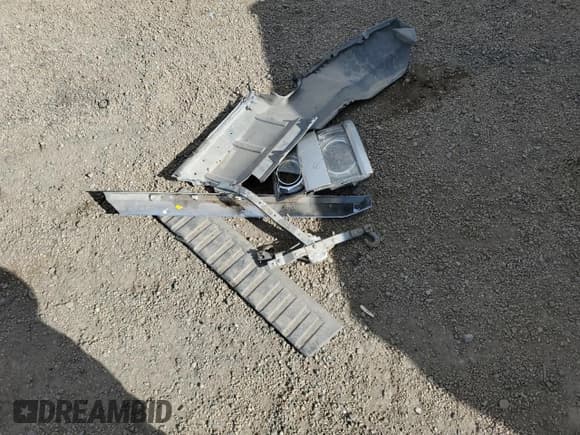 ✅ 2019 Chevrolet Silverado 2500HD LTZ • VIN: 1GC1KTEY4KF151048 • Лот: 49690655. Опубликован ранее на Copart с пробегом 92 923 миль. Бесплатный доступ к архиву аукционных продаж из США и подробный отчёт об истории автомобиля на DreamBid. Изображение 14.