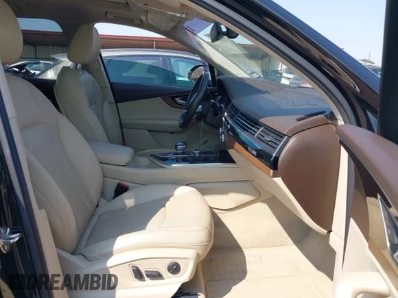 ✅ 2017 Audi Q7 Prestige • VIN: WA1VAAF77HD025652 • Lot: 43064870. Wystawiony na IAAI z przebiegiem 155 350 mil. Bezpłatny archiwum sprzedaży aukcyjnych z USA i szczegółowy raport historii pojazdu na DreamBid. Zdjęcie 5.