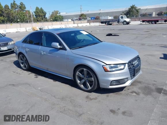 ✅ 2015 Audi A4 Premium Plus • VIN: WAUFFAFL3FN034099 • Lot: 43255512. Wystawiony na IAAI z przebiegiem 165 517 mil. Bezpłatny archiwum sprzedaży aukcyjnych z USA i szczegółowy raport historii pojazdu na DreamBid. Zdjęcie 1.