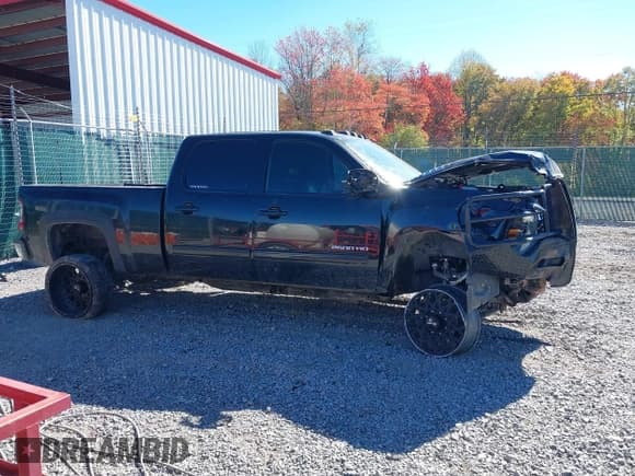 ✅ 2014 Chevrolet Silverado 2500HD LTZ • VIN: 1GC1KYE89EF133257 • Lot: 43420254. Listed on IAAI with 198,864 mi. Free auction sales archive from the USA and detailed vehicle history report at DreamBid. Image 14.