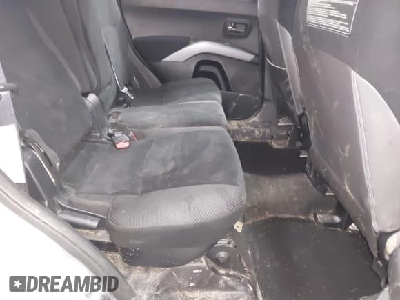 ✅ 2011 Mitsubishi Outlander ES • VIN: JA4AS2AW3BU015546 • Lot: 42634046. Listed on IAAI with 99,162 mi. Free auction sales archive from the USA and detailed vehicle history report at DreamBid. Image 8.