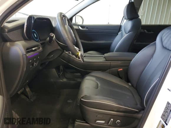 ✅ 2025 Hyundai Palisade Limited • VIN: KM8R5DGE8SU818228 • Lot: 82243274. Listed on Copart with 3,699 mi. Free auction sales archive from the USA and detailed vehicle history report at DreamBid. Image 7.