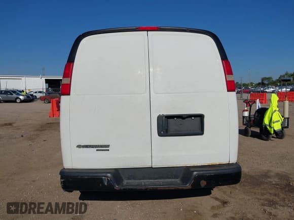 ✅ 2012 Chevrolet Express Cargo • VIN: 1GCZGTCAXC1180840 • Lot: 43242320. Wystawiony na IAAI z przebiegiem 399 391 mil. Bezpłatny archiwum sprzedaży aukcyjnych z USA i szczegółowy raport historii pojazdu na DreamBid. Zdjęcie 16.