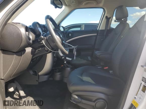 ✅ 2014 MINI Countryman • VIN: WMWZB3C51EWR38407 • Lot: 86461525. Listed on Copart with 88,606 mi. Free auction sales archive from the USA and detailed vehicle history report at DreamBid. Image 7.