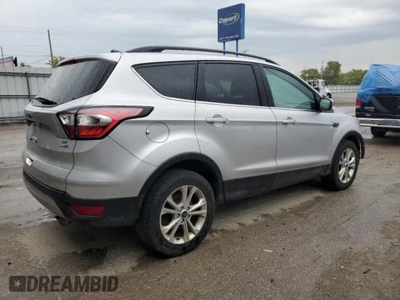 ✅ 2017 Ford Escape SE • VIN: 1FMCU9GD6HUD51123 • Lot: 54655065. Wystawiony na Copart z przebiegiem 131 275 mil. Bezpłatny archiwum sprzedaży aukcyjnych z USA i szczegółowy raport historii pojazdu na DreamBid. Zdjęcie 3.
