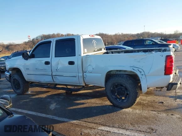 ✅ 2006 Chevrolet Silverado 2500HD LT1 • VIN: 1GCHK23D06F264669 • Lot: 41106561. Listed on IAAI with Not provided. Free auction sales archive from the USA and detailed vehicle history report at DreamBid. Image 15.