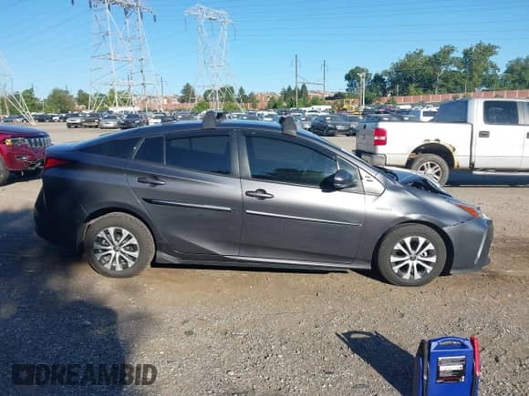 2022 Toyota Prius LE z VIN JTDL9MFU2N3034161, wystawiony jako IAAI lot #43081775 z przebiegiem 63 531 mil mil oraz . Historia ofert i sprzedaży dostępna na DreamBid. Obrazek 13.